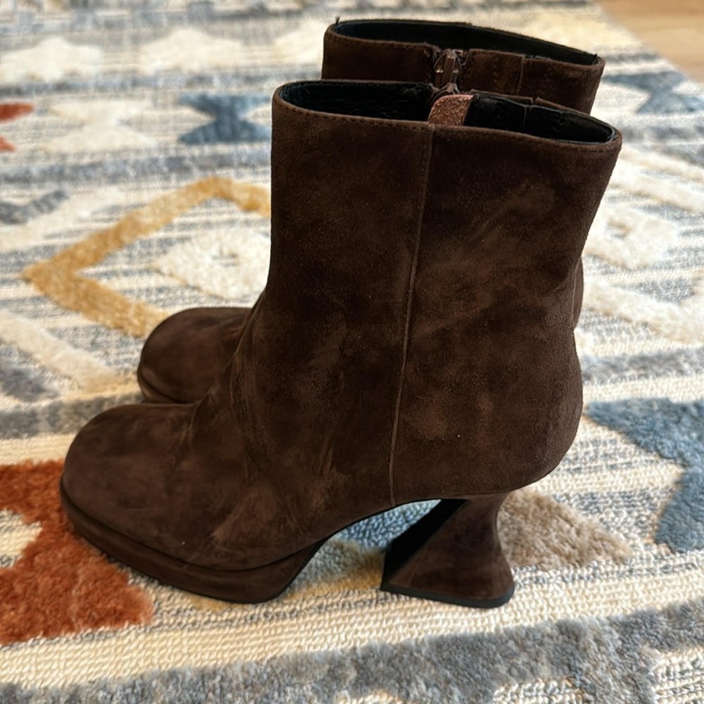 Jeffrey Campbell Humanity Brown Suede Platform Booties Fluted Heel NWT Size 7 - Picture 4 of 7